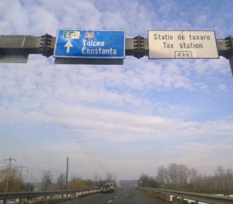 Guvernanţii români se laudă cu 64 kilometri de autostradă